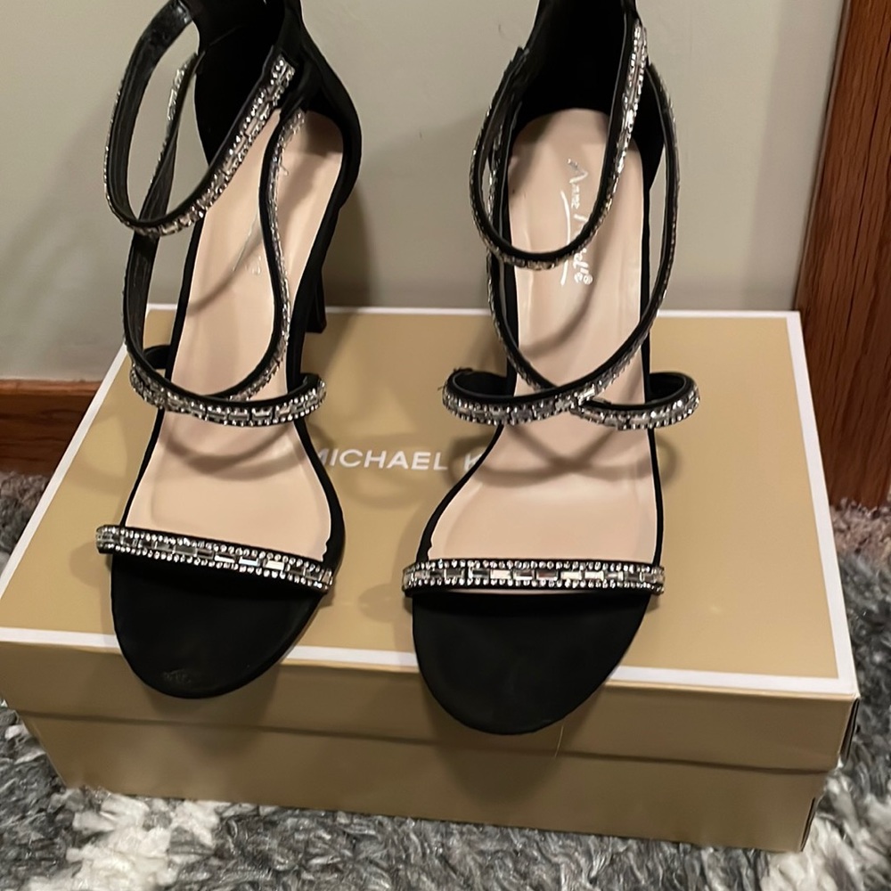 Anne Michelle high heels